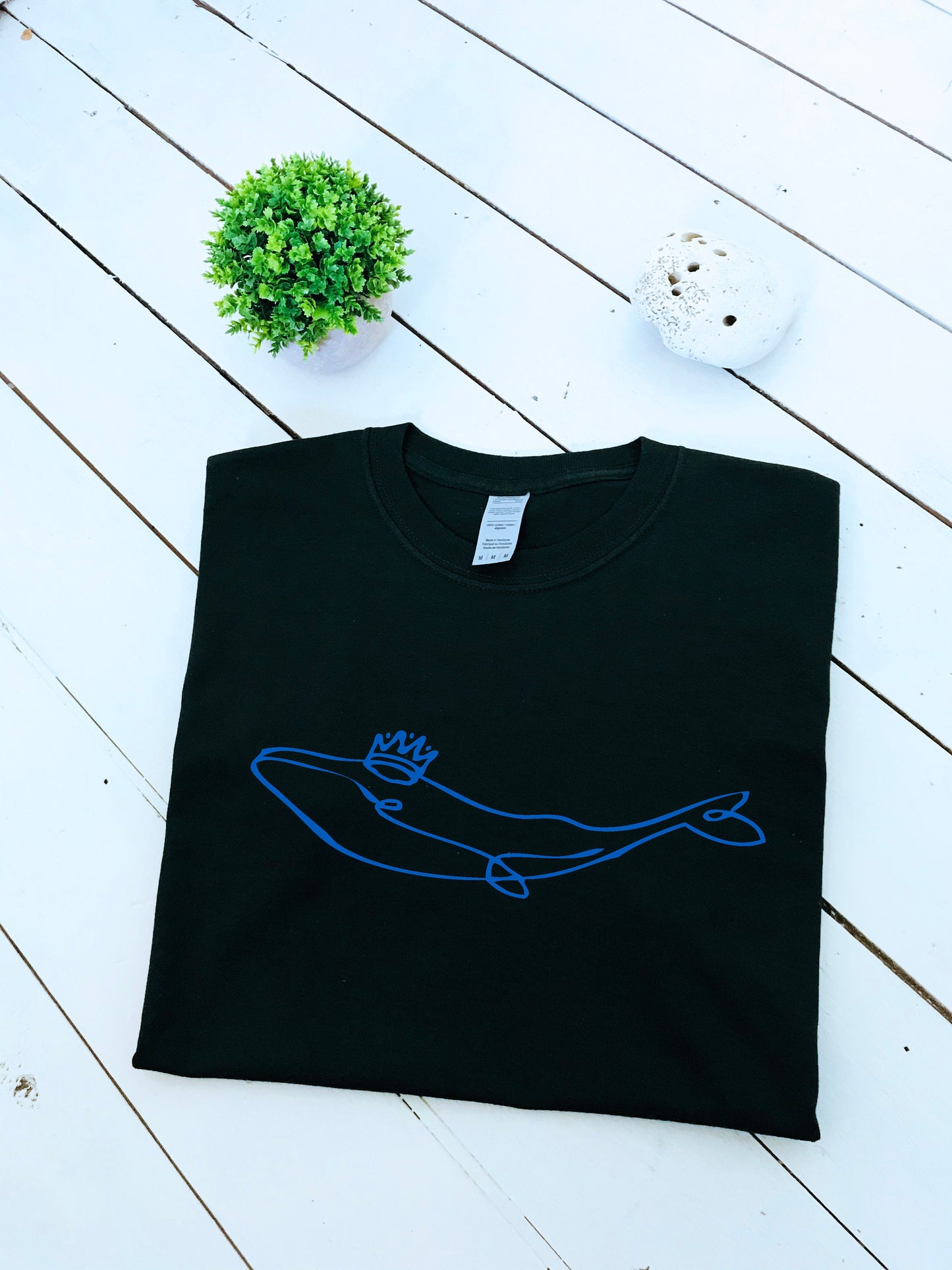 Whale King Unisex T-shirt, multiple sizes and colours, wildlife, animal protection, climate, men and womens top, green, animal kingdom print