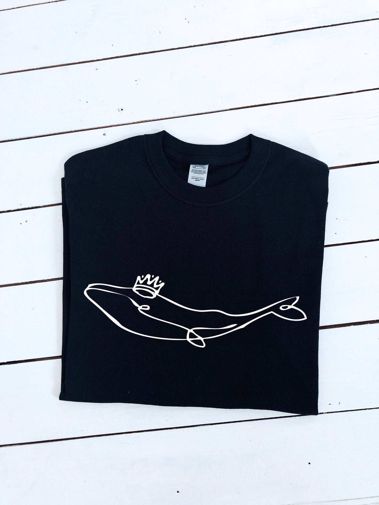 Whale King Unisex T-shirt, multiple sizes and colours, wildlife, animal protection, climate, men and womens top, green, animal kingdom print