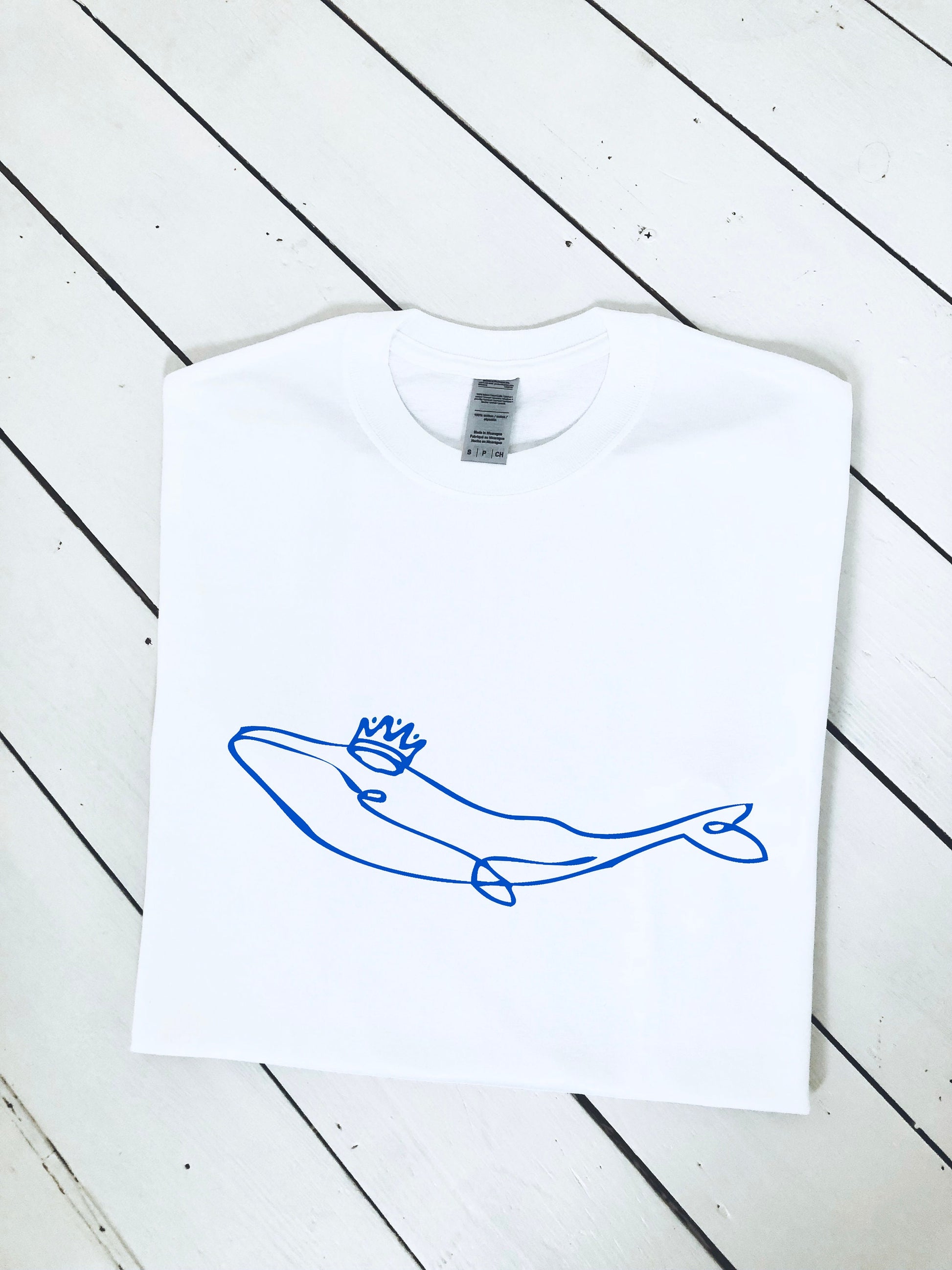 Whale King Unisex T-shirt, multiple sizes and colours, wildlife, animal protection, climate, men and womens top, green, animal kingdom print